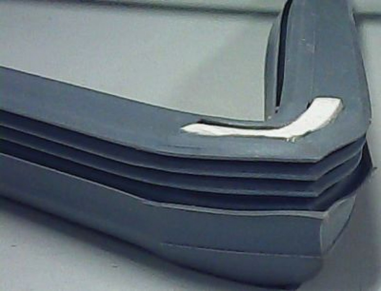 Уплотнитель дверной