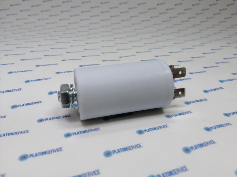 Конденсатор рабочий 450В пластмасса M8 присоединение плоский штекер 6,3 мм ø 31мм Д 58мм