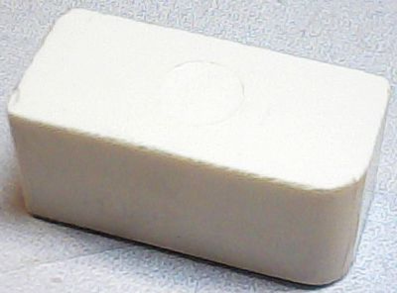 Дюбель пластмассовый