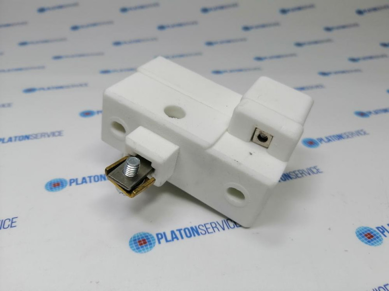 Патрон для лампы В 49мм Д 70мм Ш 70мм пластинчатый крепёж  шаг крепления 50мм